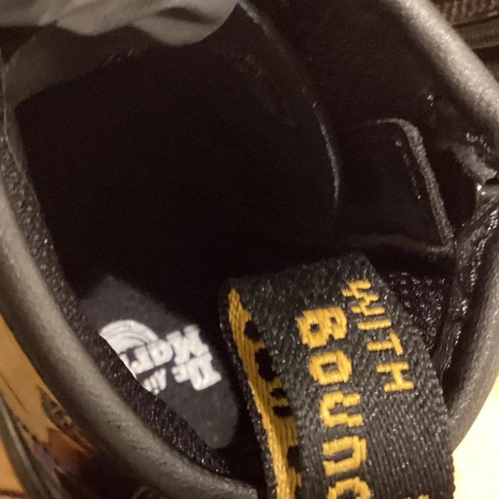 Dr Martens Child Black Patent Leather Lace-Up Boots sz 11 (some marks)